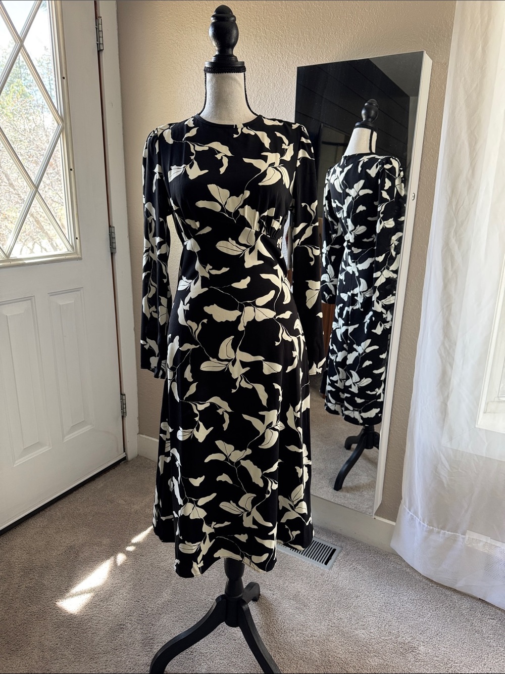 Nordstrom Black and White Long Sleeve Floral Midi Dress XS